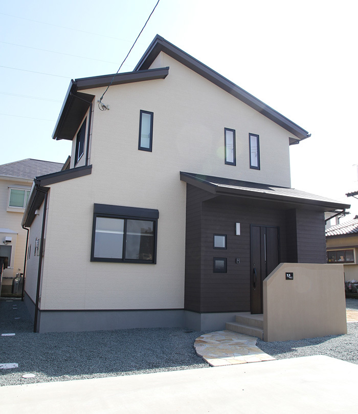 ヤマックス炭の家-熊本光の森菊陽町外観1.jpg