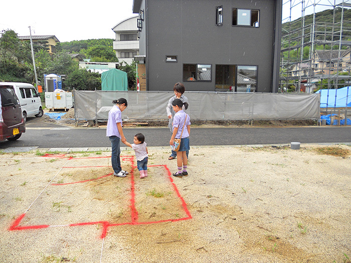 熊本市東区小山U様邸地鎮祭1玄関から出かけるシミュレーション.jpg